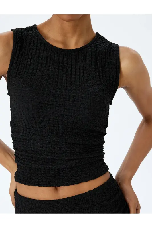 To'qimali Slim Fit Dumaloq Yoqali Qo'lsiz Bluzka - Qora - 5