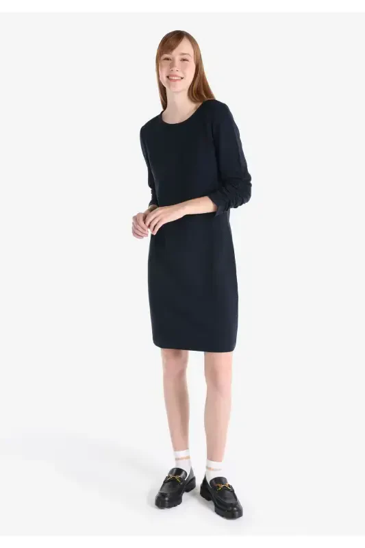 Tor tikilgan, ko'k-qora ayollar libosı. - COLIN’S