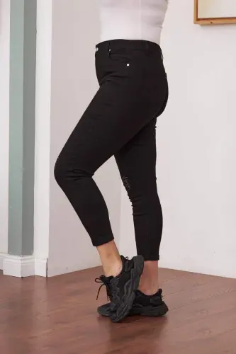 Tosh detallı katta o'lchamli qora jinsi shim - 3