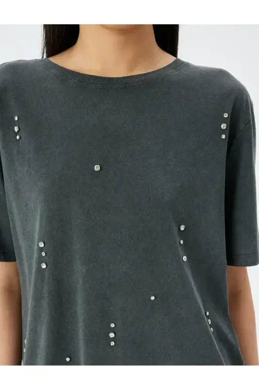 Tosh detalli velosiped yoqali yuvilgan futbolka - 5