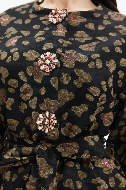 Toshli detallashtirilgan leopard naqshli belbogʻli qishki qora palto 39144 - 2