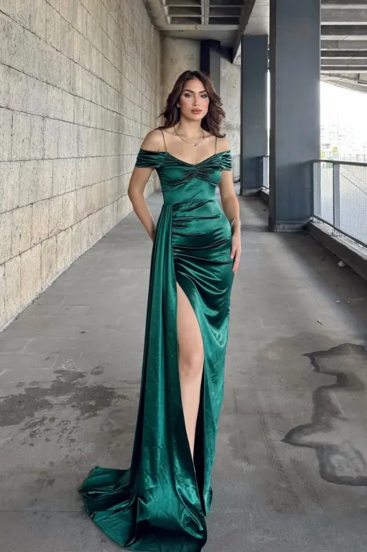 Toshli Drape Yoqali Yirtiq Detal Dumli Yashil Kechki Libos 582553 - MEKAFASHION