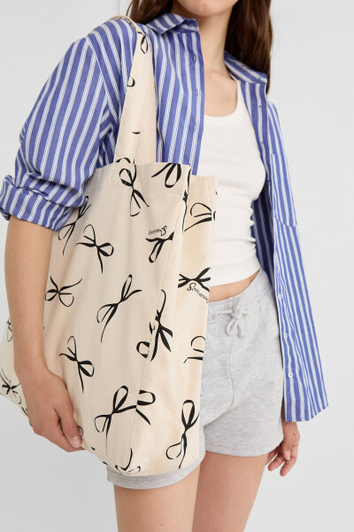 Tote bag with a bow - 3