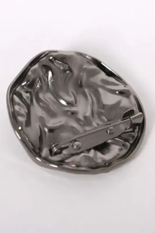 Trend42plus Black Nickel Wrinkled Curvy Design Brooch - 3