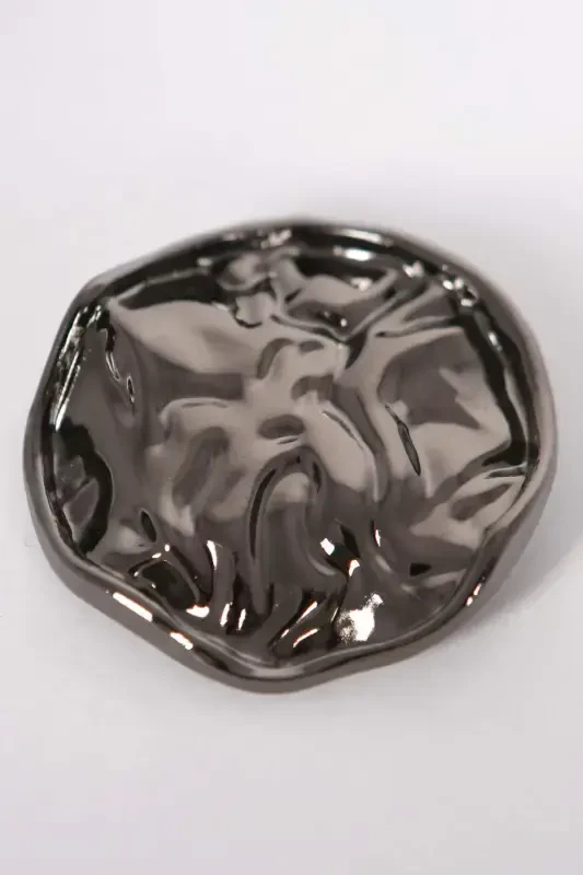 Trend42plus Black Nickel Wrinkled Curvy Design Brooch - 5