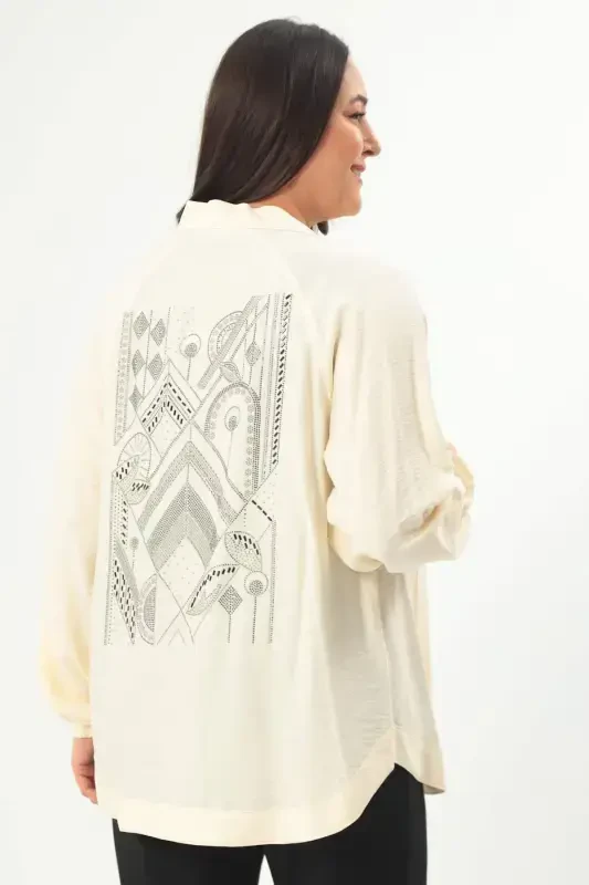 Trend42plus Большой Размер Куртка Oversize Экрю с Принтом Камней на Спине - 2