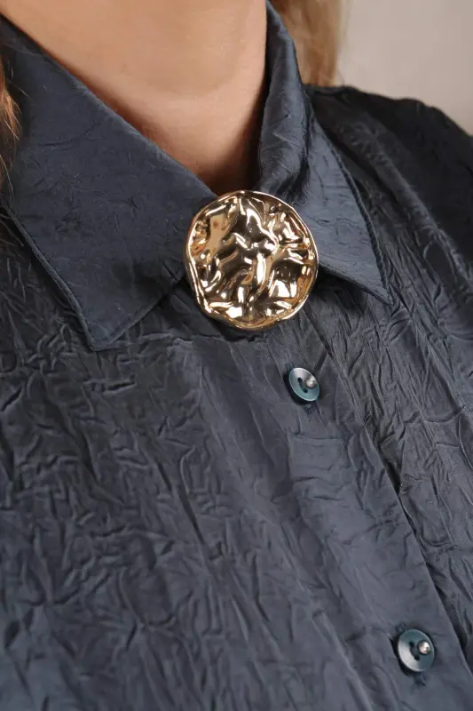 Trend42plus Gold Crinkled Twisted Design Brooch - 2