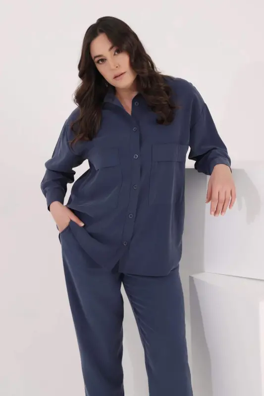 Trend42plus Katta Hajmli Bezakli Cho'ntakli Indigo Ko'ylak Shim Kostyumi - 3