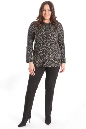 Trend42plus Plus Size Necklace Detailed Digital Printed Sleeves Leather Striped Black Blouse - 2