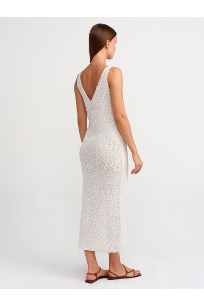 Трикотажное платье с V-образным вырезом 90212 - Белый - DILVIN (1)