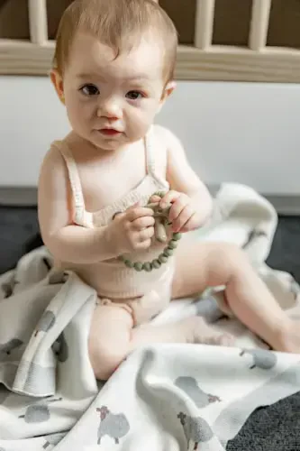 Трикотажное вязаное детское одеяло для девочки и мальчика 85см X85см Yeni Koyuncuklar Açık Gri-Gri2 - 4