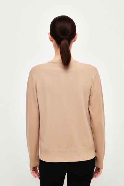 Трикотажный кардиган на пуговицах с блестками и карманами - 6