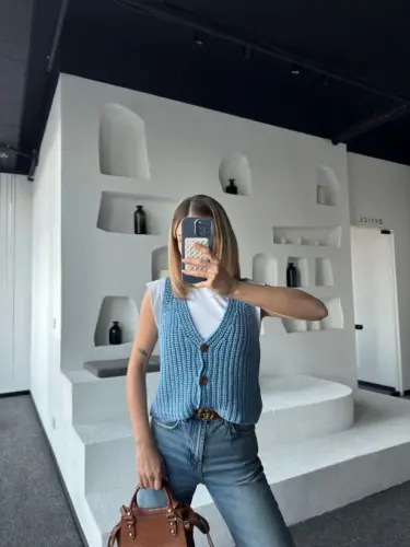 Трикотажный жилет без рукавов на пуговицах - Синий - BÜYÜKBEDENIZ (1)