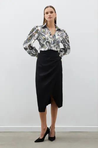 Tugma aksessuarlariga ega Satin Krep yubka - Qora-QORA - SATEEN (1)