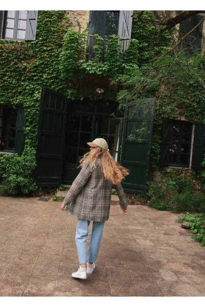 Tugmali bo‘lmagan to‘g‘ri kesim palto - 8