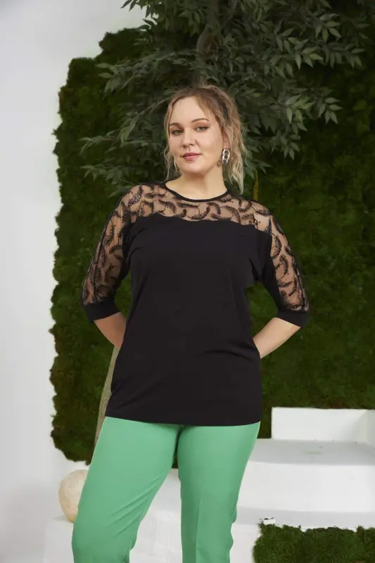 Tül detallı katta razmer qora bluza - 1