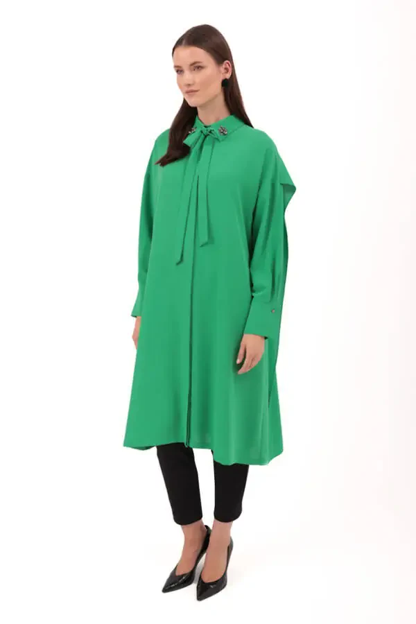 Tunic with detailed hood and cape back. - 1