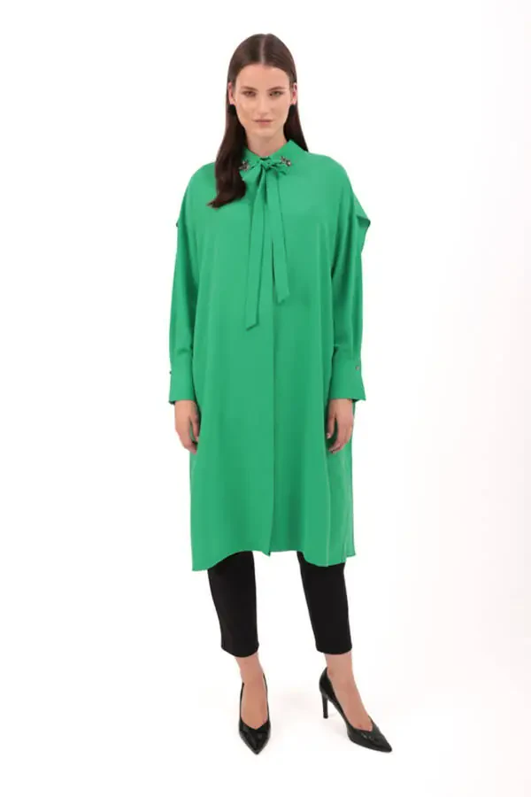 Tunic with detailed hood and cape back. - 4