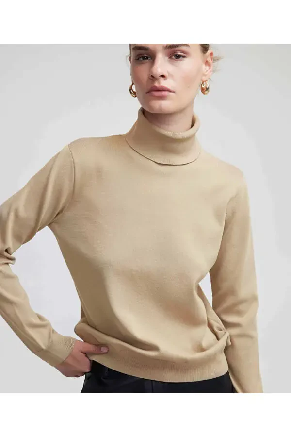 Turtleneck basic knitted sweater - 1