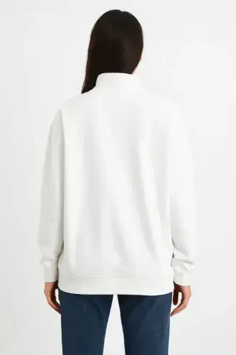 Üç İplik Dık Yaka Yarım Fermuarlı SweatShirt - Beyaz - BÜYÜKBEDENIZ (1)
