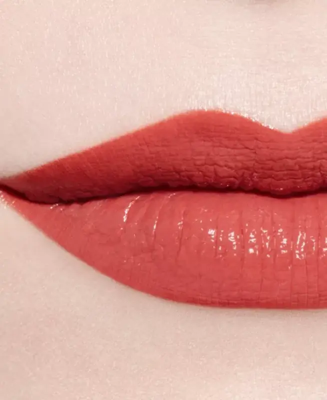 Ultrawear Shine Liquid Lip Colour-82 Beige Confidentiel - 4