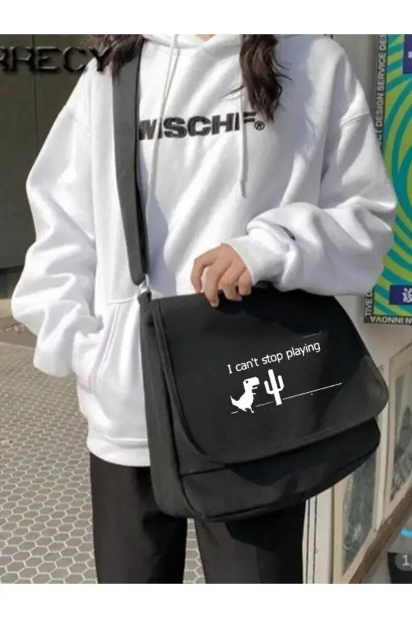 Унисекс черная сумка-почтальон с принтом очень доброй игры динозавров - 1