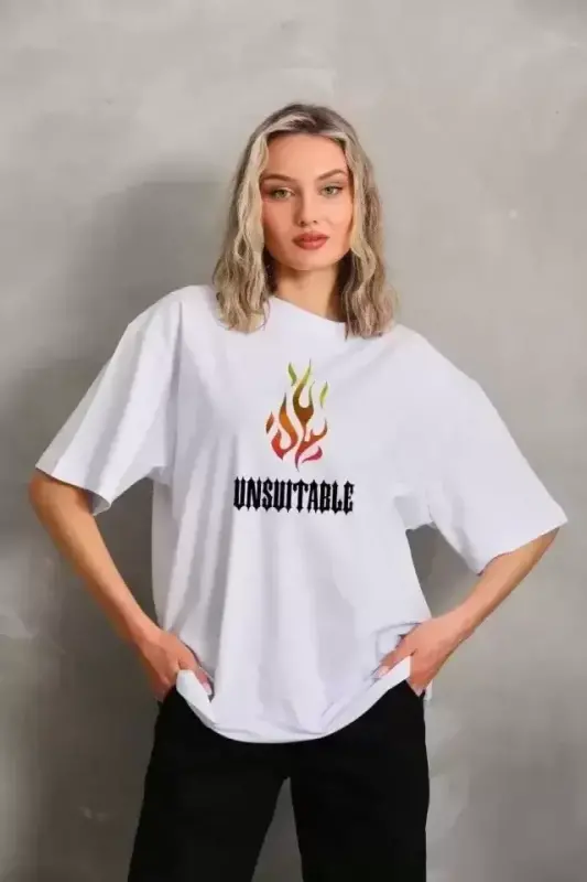 Унисекс Футболка Oversize с Принтом и Круглым Вырезом - Белая - BÜYÜKBEDENIZ