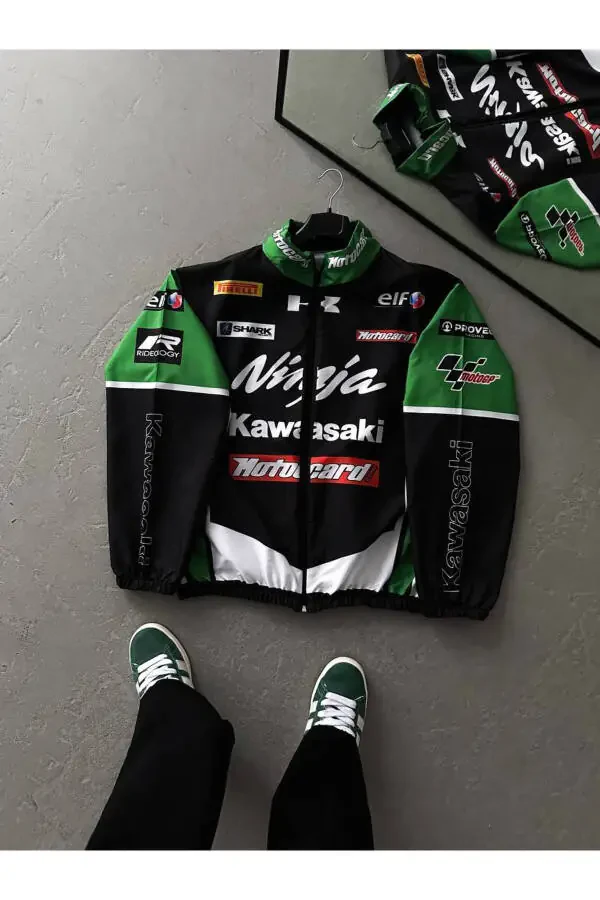 Унисекс ветровка-дождевик из парашютной ткани в оверсайзе с принтом черного цвета - 1