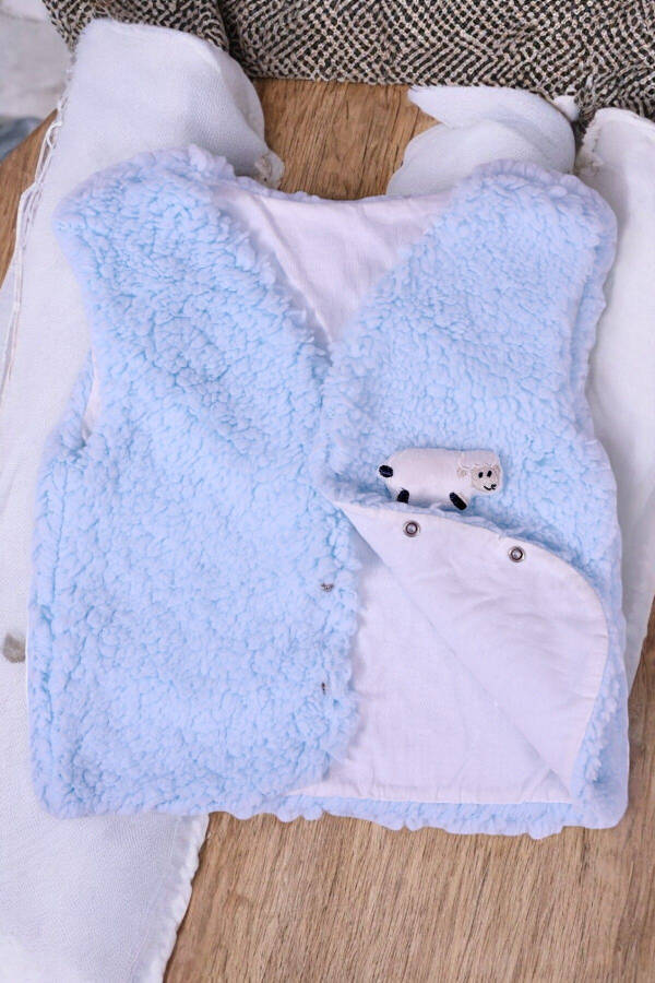 Unisex baby vest with sheep embroidery, filled with welsoft. - 4