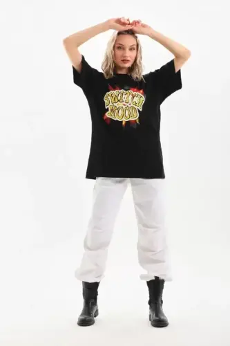 Unisex bosma oversize futbolka - Qora - 4