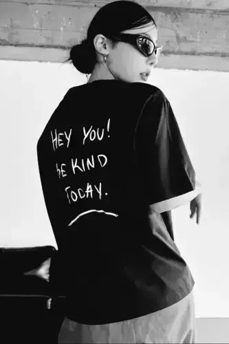 Unisex bosma oversize futbolka - Qora - 4