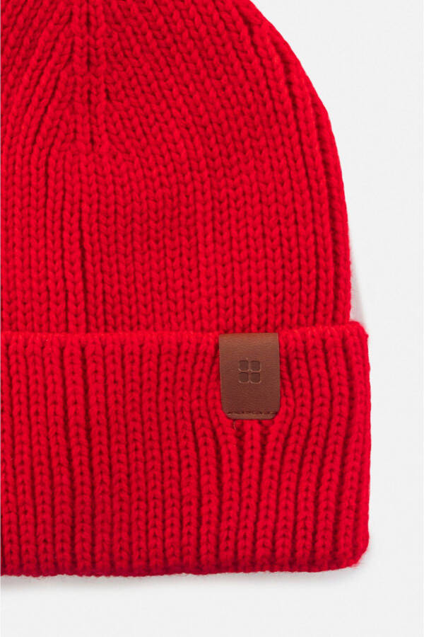 Unisex red thread beanie - 4