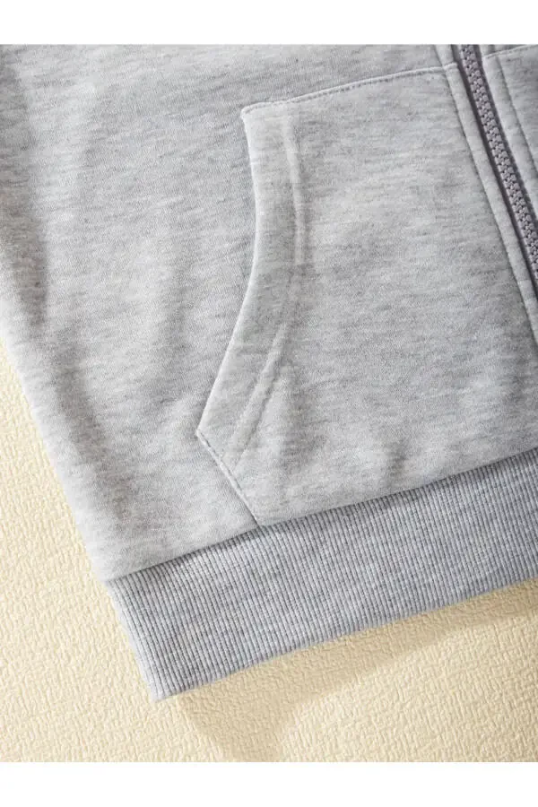 Unisex seasonal zip-up hooded cardigan jacket and 2-pack t-shirts. - 5