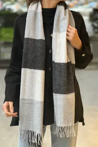 Unisex Siyah Beyaz Ekoseli Uçları Saçaklı Uzun Atkı-Ekoseli Beyaz Siyah - 4