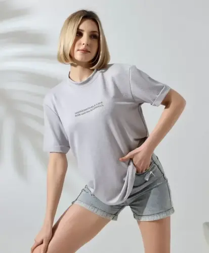Unisex Velosiped Yoqali Bosmali Slim Fit Futbolka - Bo'yalgan Kulrang - 3