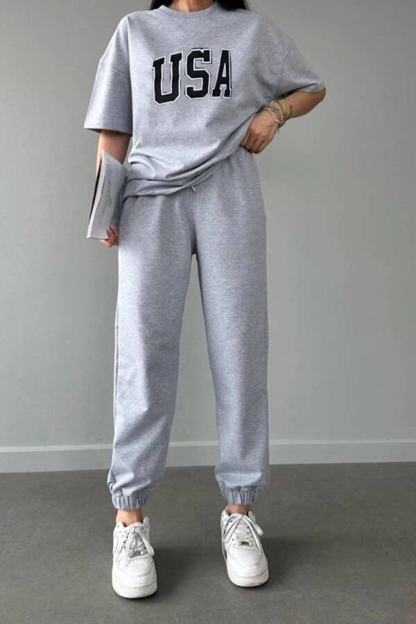 Usa T-shirt Jogger Shimlari - Kulrang Bosilgan Yuqori va Pastki Sport Kostyumi, O'lchamli, Aylana Yoqa - 1