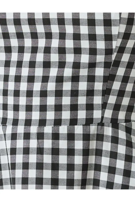 Langes Trägerkleid mit Rüschendetail und Taschen - Schwarz kariert - 6
