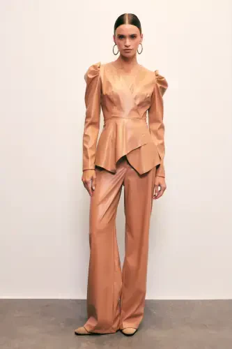 V-bo'yinli Charm terisi bluzkasi - BEJ - 6