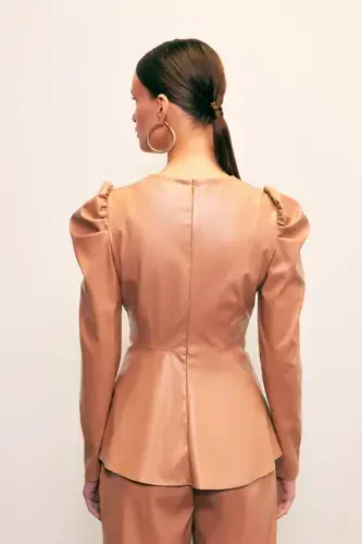 V-bo'yinli Charm terisi bluzkasi - BEJ - 7