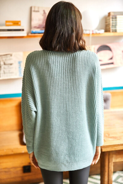 V-Neck Cable Knit Oversized Sweater - 5