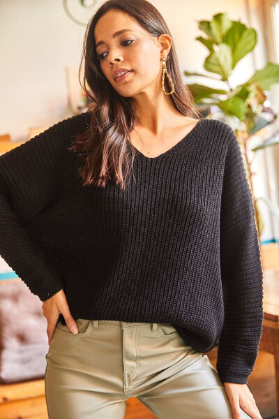 V Neck Cable Knit Oversized Sweater - 3