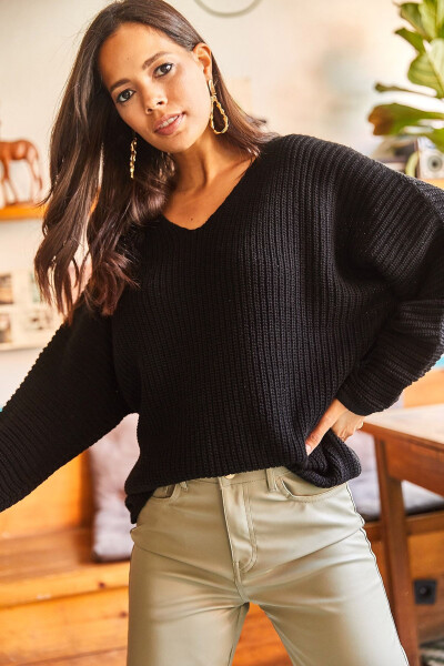 V Neck Cable Knit Oversized Sweater - 4