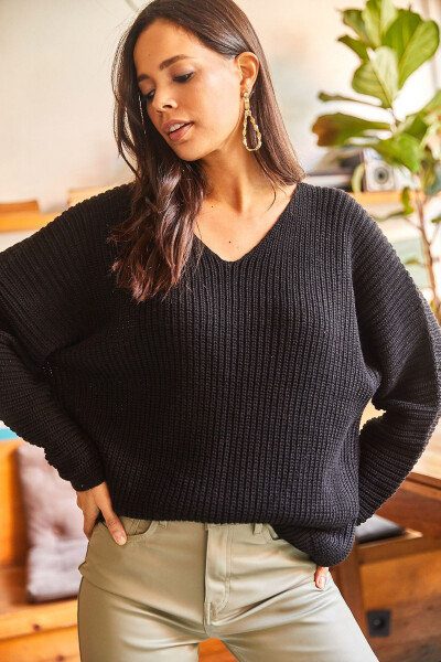 V Neck Cable Knit Oversized Sweater - 6