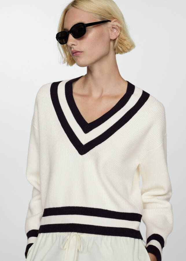 V-neck, ecru sweater - 12