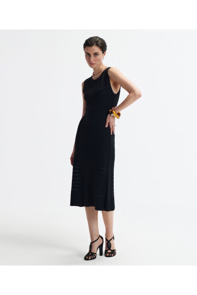 V-Neck Knee-Length Knit Dress - 2