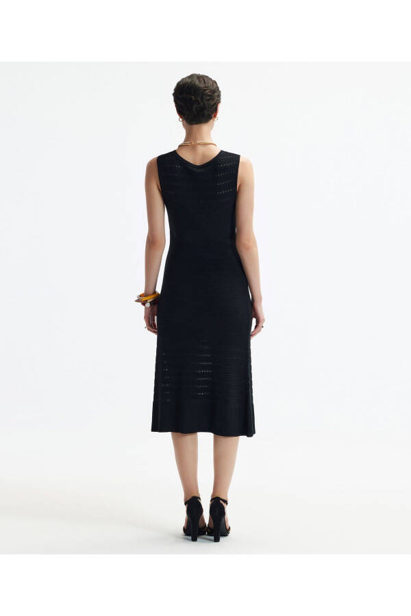 V-Neck Knee-Length Knit Dress - 4