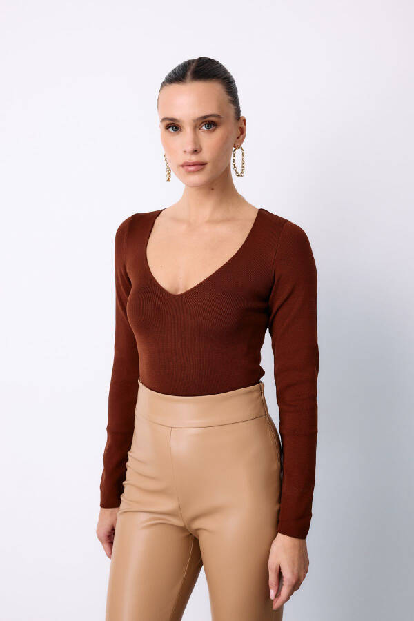 V Neck Knit Crop Top - Coffee - 3