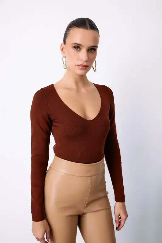 V Neck Knit Crop Top - Coffee - SATEEN