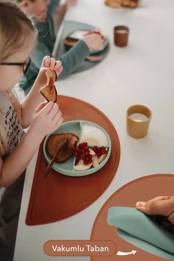 Vacuum-Based Baby Silicone Food Plate - Vacuum Plate Green - 4