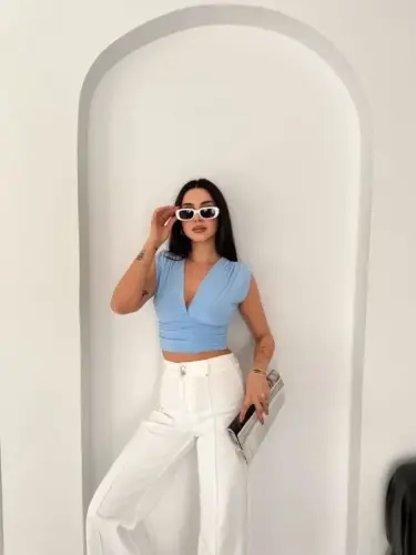 Vatkalı Kolsuz V Yaka Drapeli Crop Bluz Likralı Fit - Bebek Mavisi - BÜYÜKBEDENIZ (1)
